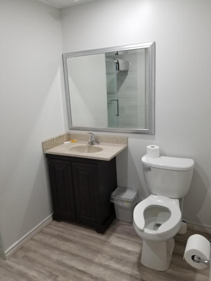 Bloorcourt Inn Toronto Bagian luar foto